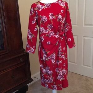 Socialite Red Floral Dress! Showstopper hugs the curves and flatters the waist.